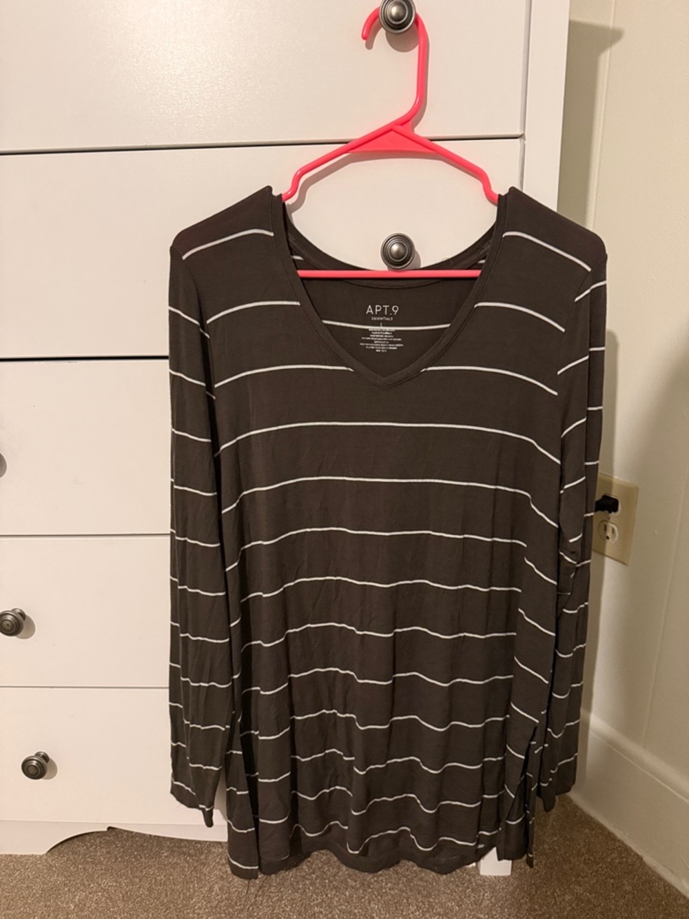 Apt. 9 Black & White Horizontal Stripe V-Neck Long Sleeve Top